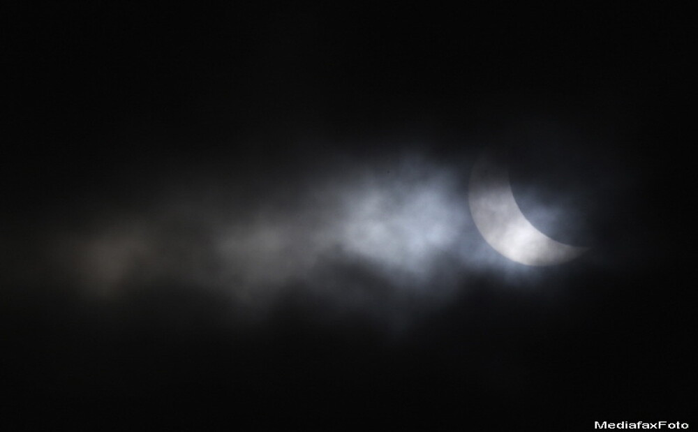 ECLIPSA DE SOARE 2015. Cele mai spectaculoase IMAGINI de la fenomenul astronomic al anului. Tarile unde eclipsa a fost totala - Imaginea 8