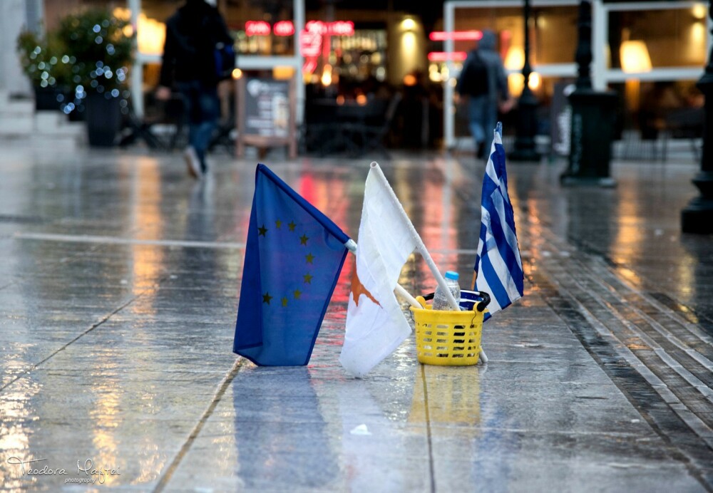 Cum s-a simtit Atena de ziua ei. Grecii, in cautarea unui euro pierdut. FOTO REPORTAJ - Imaginea 37