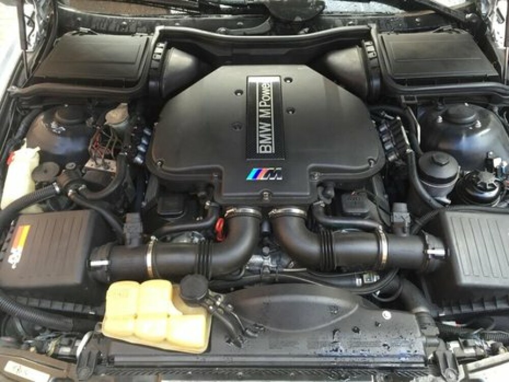 Si-a scos la vanzare BMW-ul M5, insa nimeni nu vrea sa il cumpere. Ce secret ascunde sub capota. FOTO - Imaginea 2
