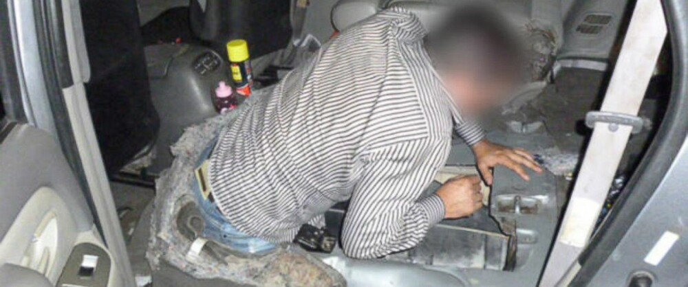 Un barbat din Brazilia a incercat sa intre ilegal in SUA ascunzandu-se in rezervorul de benzina de la un SUV - Imaginea 1