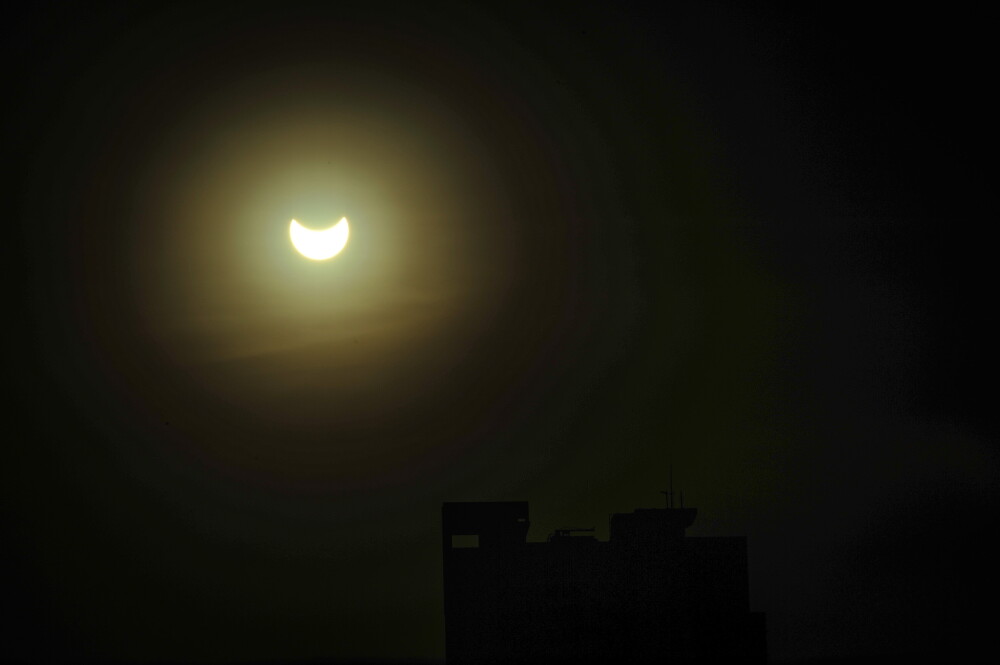 GALERIE FOTO si VIDEO cu prima eclipsa totala de Soare din 2016. Zonele in care a fost vizibil fenomenul - Imaginea 1