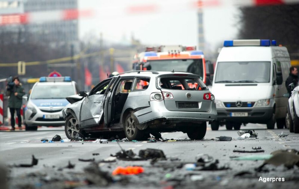 O masina a explodat in Berlin, dupa detonarea unui dispozitiv exploziv. Soferul a murit. FOTO si VIDEO - Imaginea 2