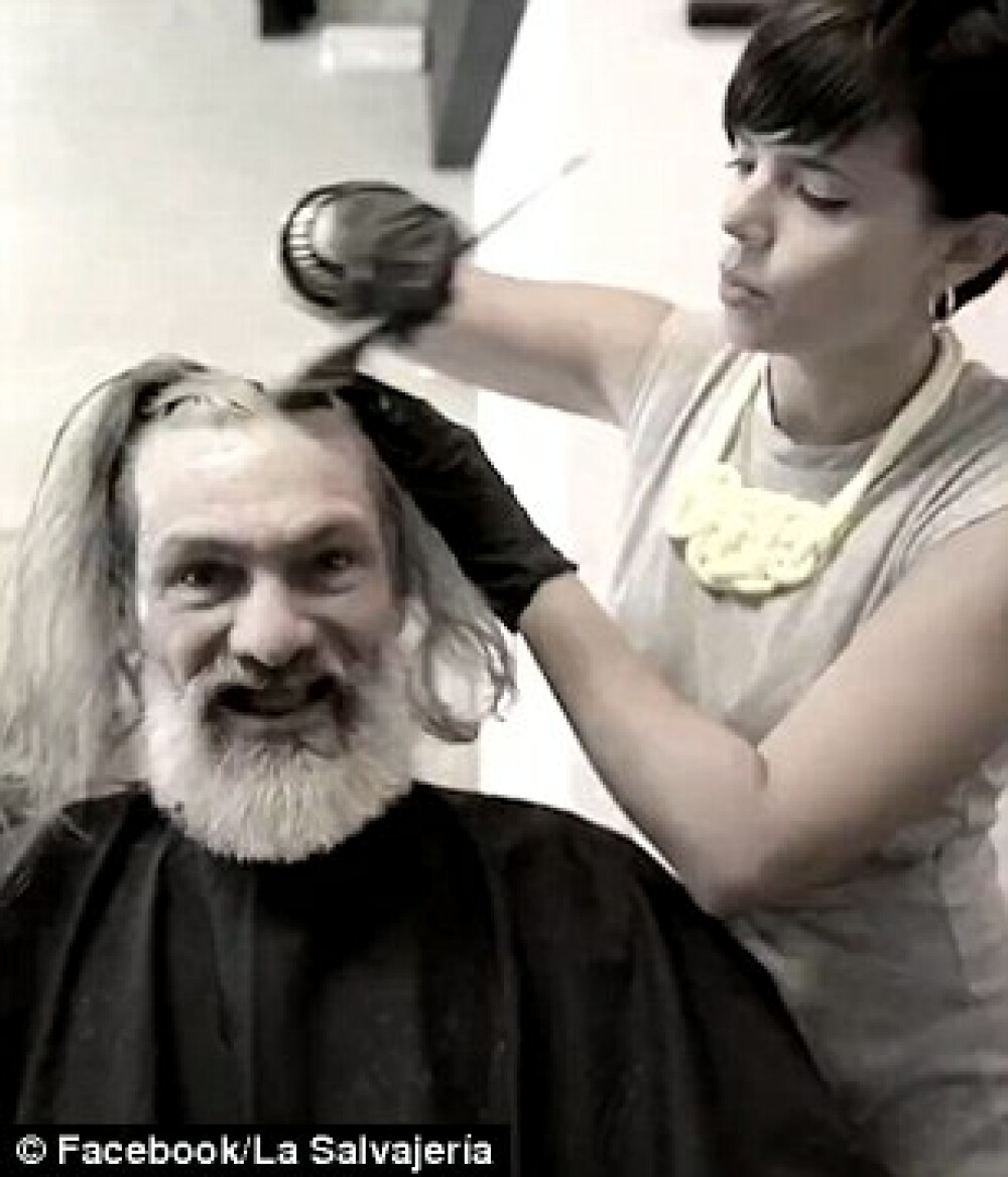 Transformarea uluitoare a unui om al strazii dupa vizita la frizerie. A inceput sa planga cand s-a vazut in oglinda. VIDEO - Imaginea 5
