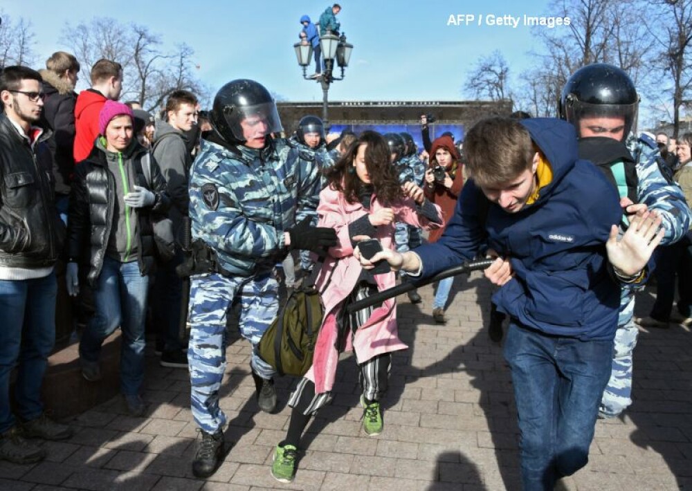 Proteste anticoruptie de amploare la Moscova. Inamicul numarul 1 al lui Putin, Aleksei Navalnii, a fost retinut. GALERIE FOTO - Imaginea 8