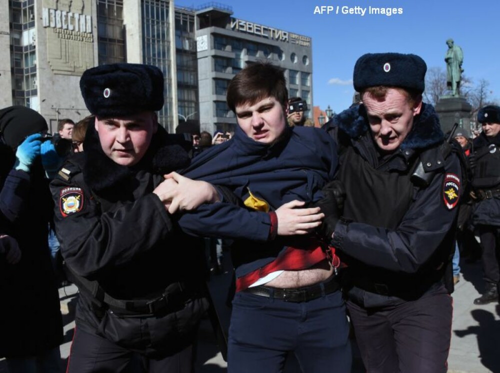 Proteste anticoruptie de amploare la Moscova. Inamicul numarul 1 al lui Putin, Aleksei Navalnii, a fost retinut. GALERIE FOTO - Imaginea 10