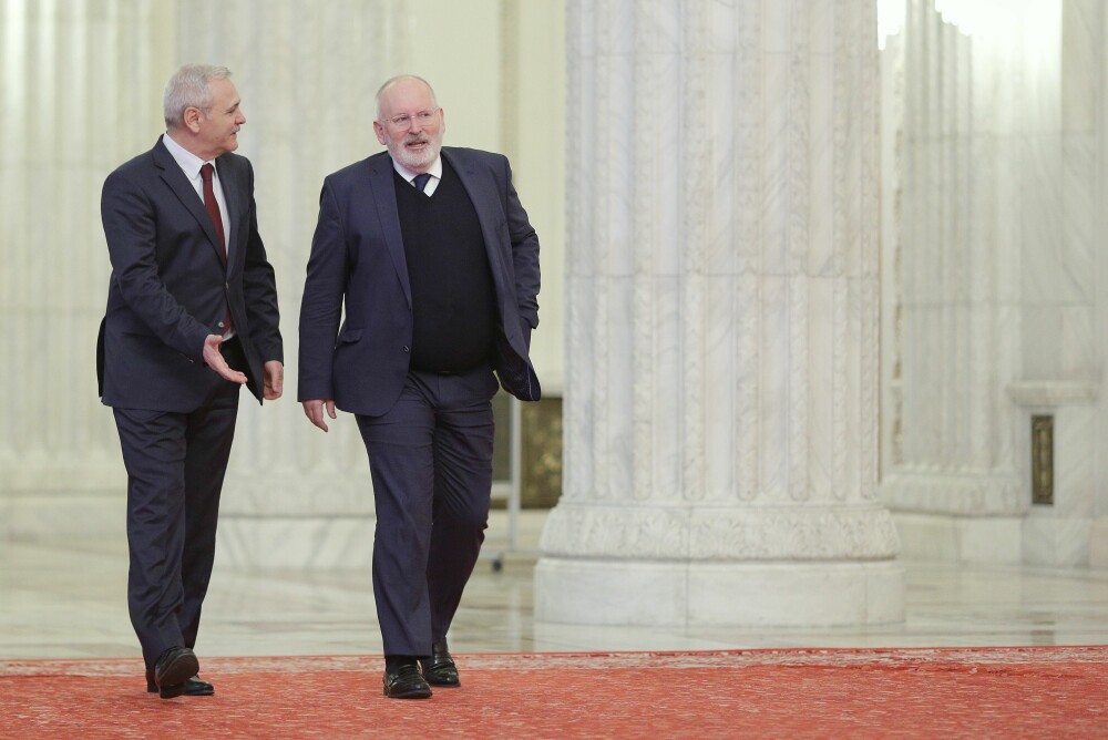 Dragnea la Congresul unde se anunţă candidatura lui Timmermans. 