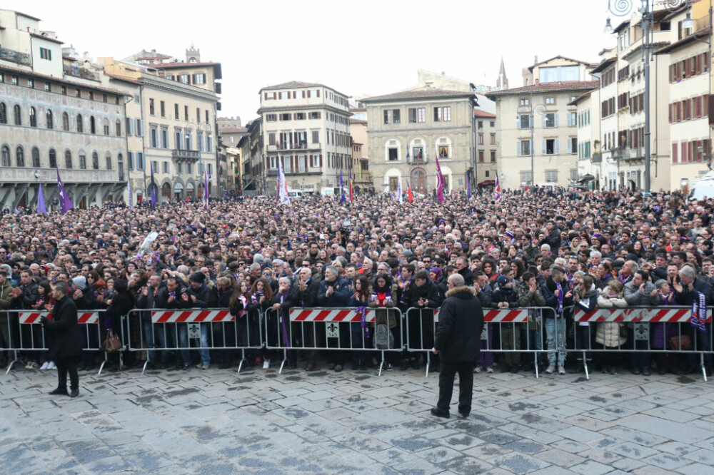 Mii de oameni, la funeraliile fostului fotbalist Davide Astori - Imaginea 2