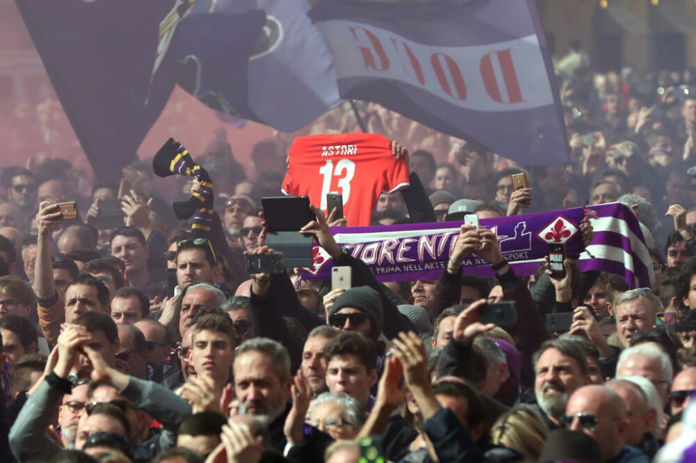 Mii de oameni, la funeraliile fostului fotbalist Davide Astori - Imaginea 3