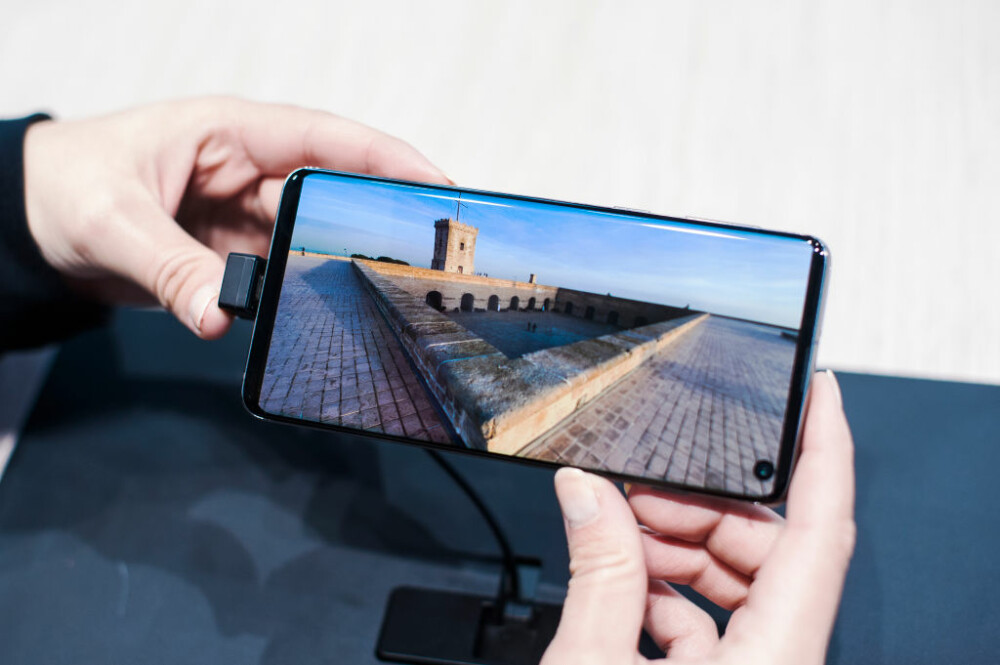 iLikeIT. George Buhnici a făcut un review al noului Samsung Galaxy S10 Plus. Cât de bun este - Imaginea 2