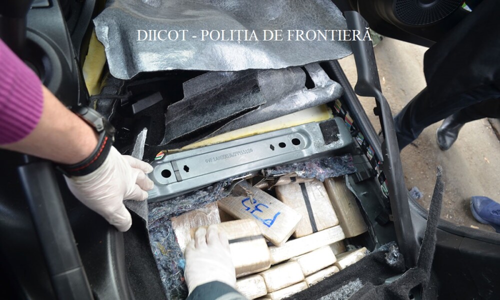 DIICOT: Doi olandezi, prinşi în vama Sighetu Marmaţiei cu 84 kg de heroină. FOTO - Imaginea 2