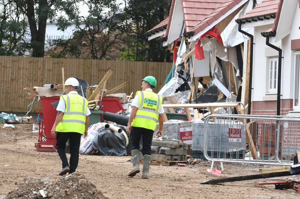 Sentința în cazul românului care a distrus 5 case cu excavatorul, în Marea Britanie. VIDEO - Imaginea 5