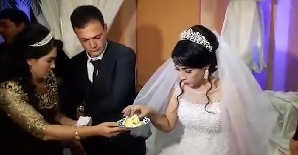 Un mire îi trage o palmă miresei sale chiar la nuntă. Gestul care l-a scos din minți. VIDEO - Imaginea 4