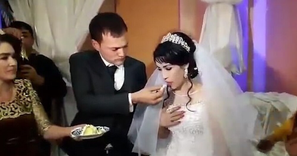 Un mire îi trage o palmă miresei sale chiar la nuntă. Gestul care l-a scos din minți. VIDEO - Imaginea 1