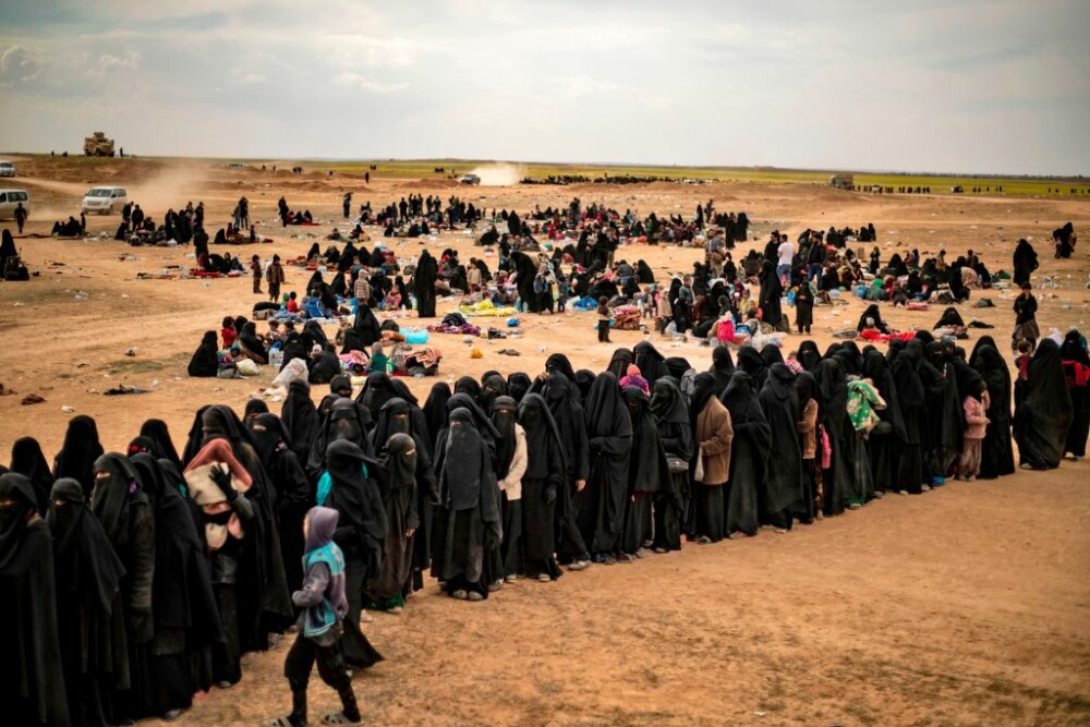 Ultimii jihadişti ISIS, printre care copii şi invalizi, dau bătălia finală. GALERIE FOTO - Imaginea 8