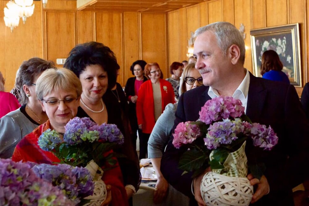 Imagini de la petrecerea de 8 martie a femeilor din PSD. Cum au apărut Dragnea și Irina - Imaginea 6