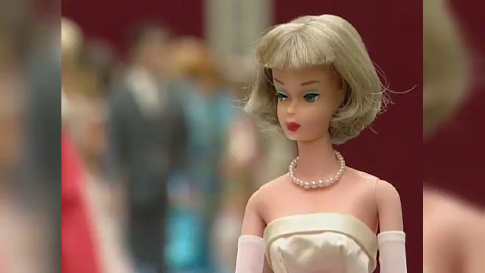 Povestea femeii care are acasă 18.000 de păpuși Barbie. Deține un record mondial - Imaginea 5