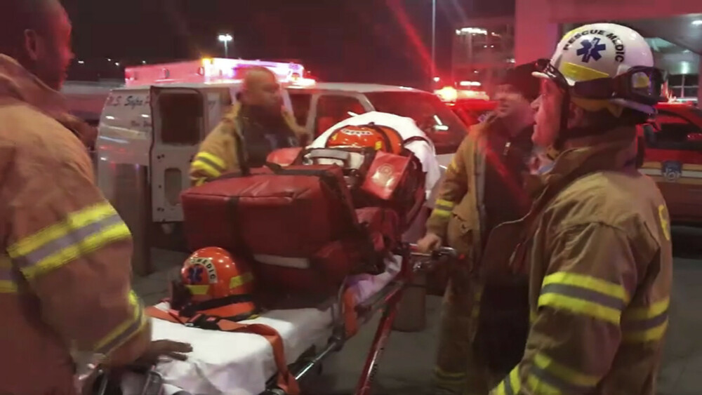 Panică la bordul unui avion care zbura spre New York. 30 de persoane, rănite. VIDEO - Imaginea 4