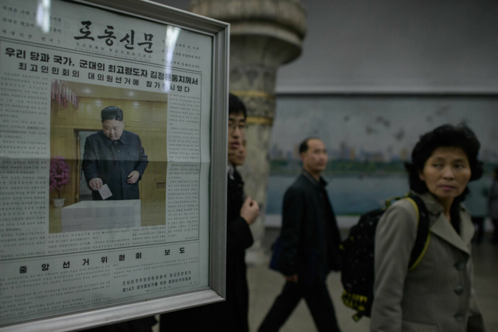 Phenianul, împânzit cu fotografii cu Kim Jong-un într-o secție de votare. GALERIE FOTO - Imaginea 4