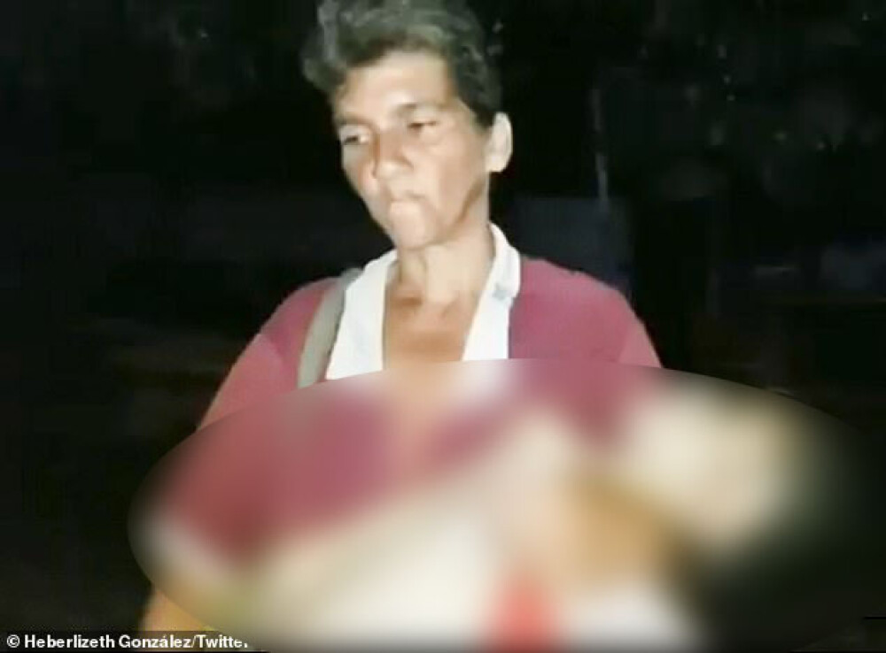 Imagini dramatice în Venezuela. O mamă merge pe străzi cu fiica sa moartă în brațe - Imaginea 9