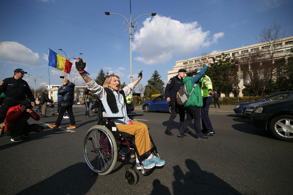 Mii de bucureșteni s-au alăturat mișcării #șîeu. ”Barbu Văcărescu”, blocat. GALERIE FOTO - Imaginea 1