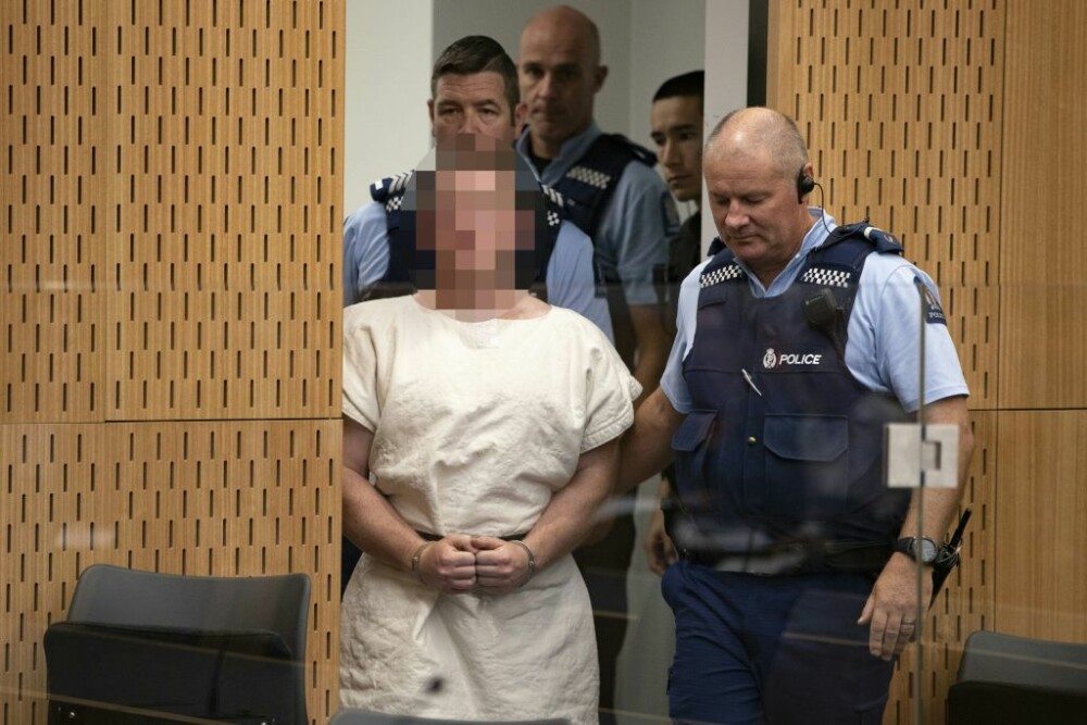 Autorul masacrului din Christchurch, inculpat. Scrisese numele lui Ştefan cel Mare pe arme - Imaginea 5