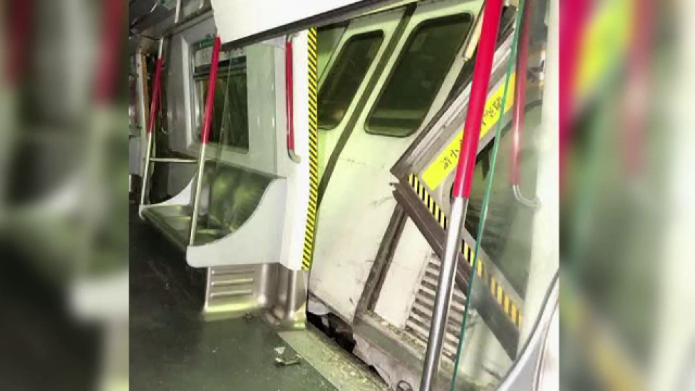 Accident la metroul din Hong Kong. Două trenuri s-au ciocnit violent în timpul unor teste - Imaginea 3