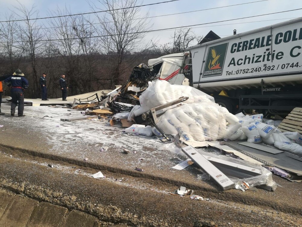 Impact devastator între două TIR-uri și un camion, în Iași. GALERIE FOTO - Imaginea 13