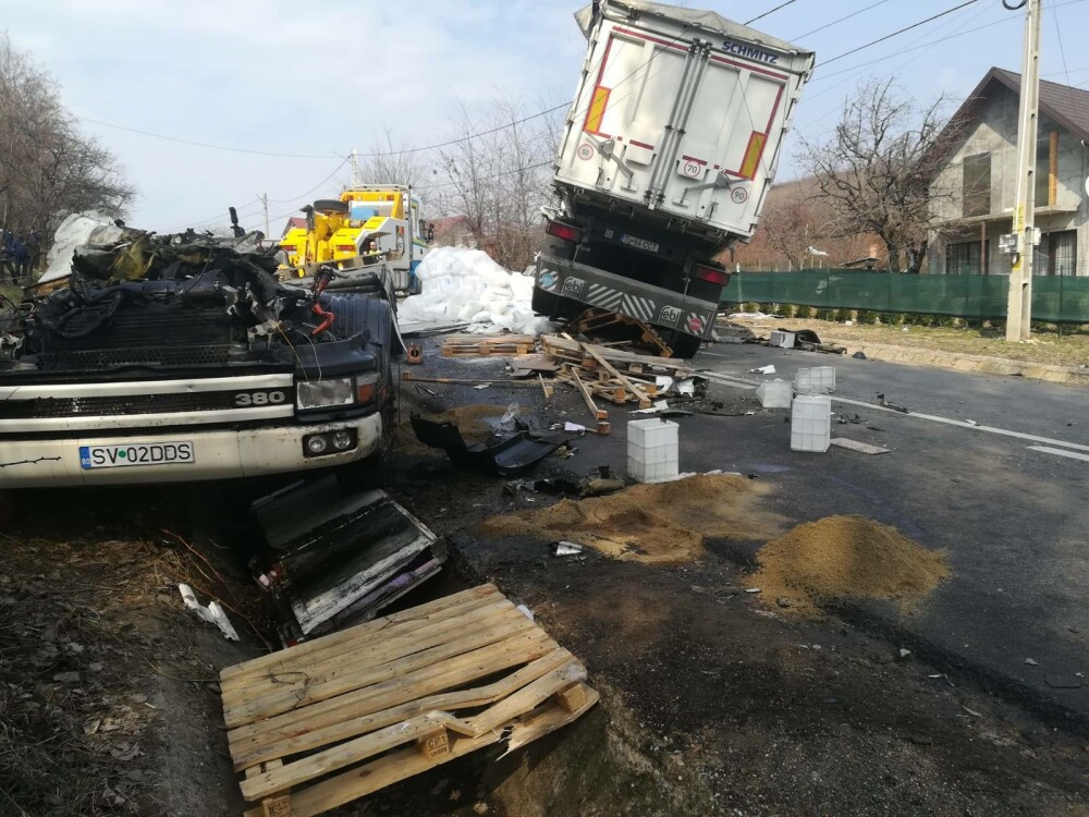 Impact devastator între două TIR-uri și un camion, în Iași. GALERIE FOTO - Imaginea 8