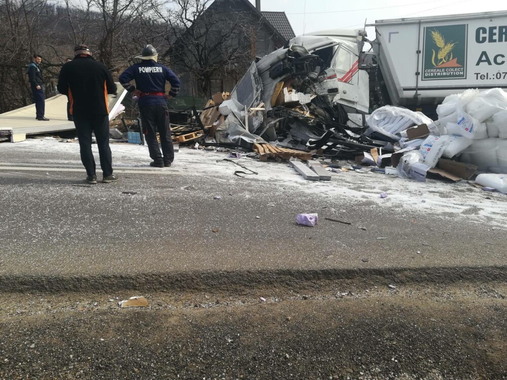Impact devastator între două TIR-uri și un camion, în Iași. GALERIE FOTO - Imaginea 6