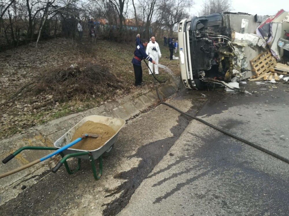 Impact devastator între două TIR-uri și un camion, în Iași. GALERIE FOTO - Imaginea 5