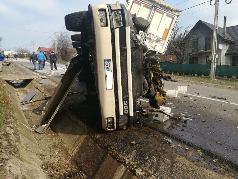 Impact devastator între două TIR-uri și un camion, în Iași. GALERIE FOTO - Imaginea 4
