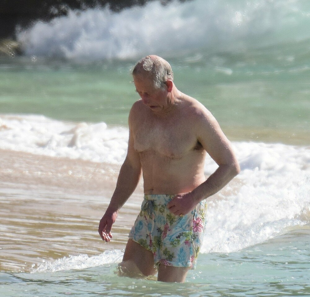 Prințul Charles, apariție neașteptată la plajă, la vârsta de 70 de ani. GALERIE FOTO - Imaginea 7
