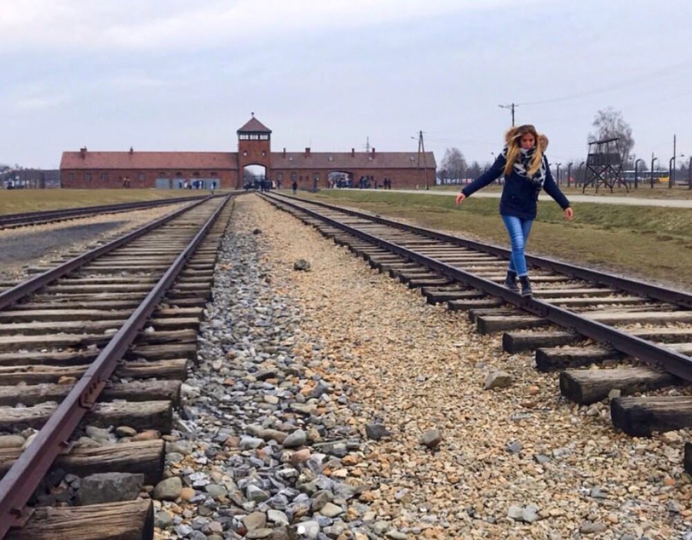 Imagini revoltătoare cu turiștii care vizitează Auschwitz. GALERIE FOTO - Imaginea 4
