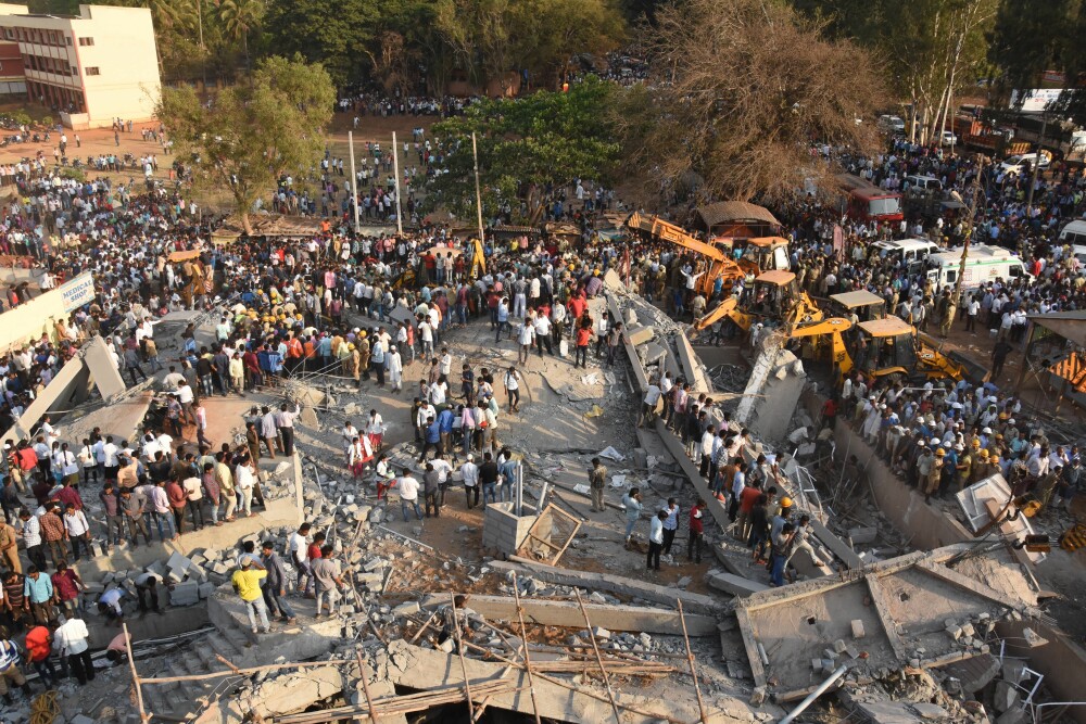 Cladire prăbușită în sudul Indiei. Sunt cel puțin 11 morți. FOTO - Imaginea 2