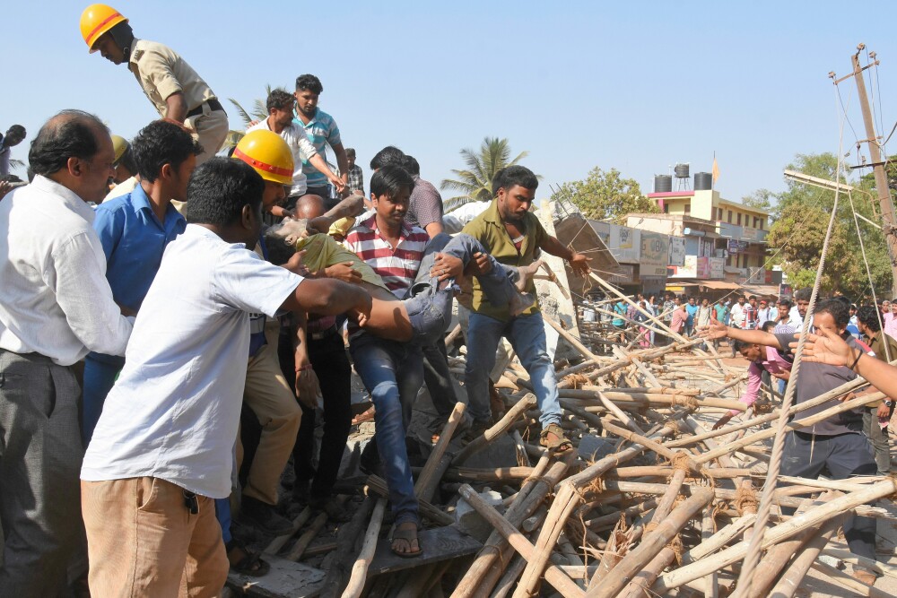Cladire prăbușită în sudul Indiei. Sunt cel puțin 11 morți. FOTO - Imaginea 3