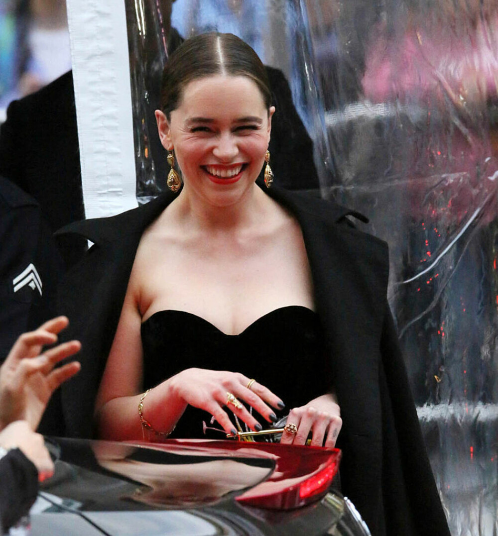 Primele poze cu actrița Emilia Clarke, după ce a suferit o operație pe creier. FOTO - Imaginea 3
