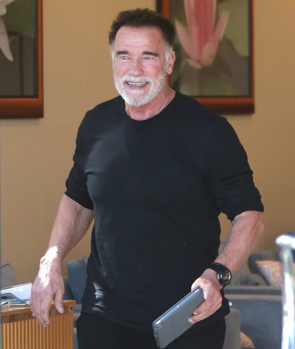 Arnold Schwarzenegger, surprins de paparazzi la un salon de înfrumusețare. GALERIE FOTO - Imaginea 5