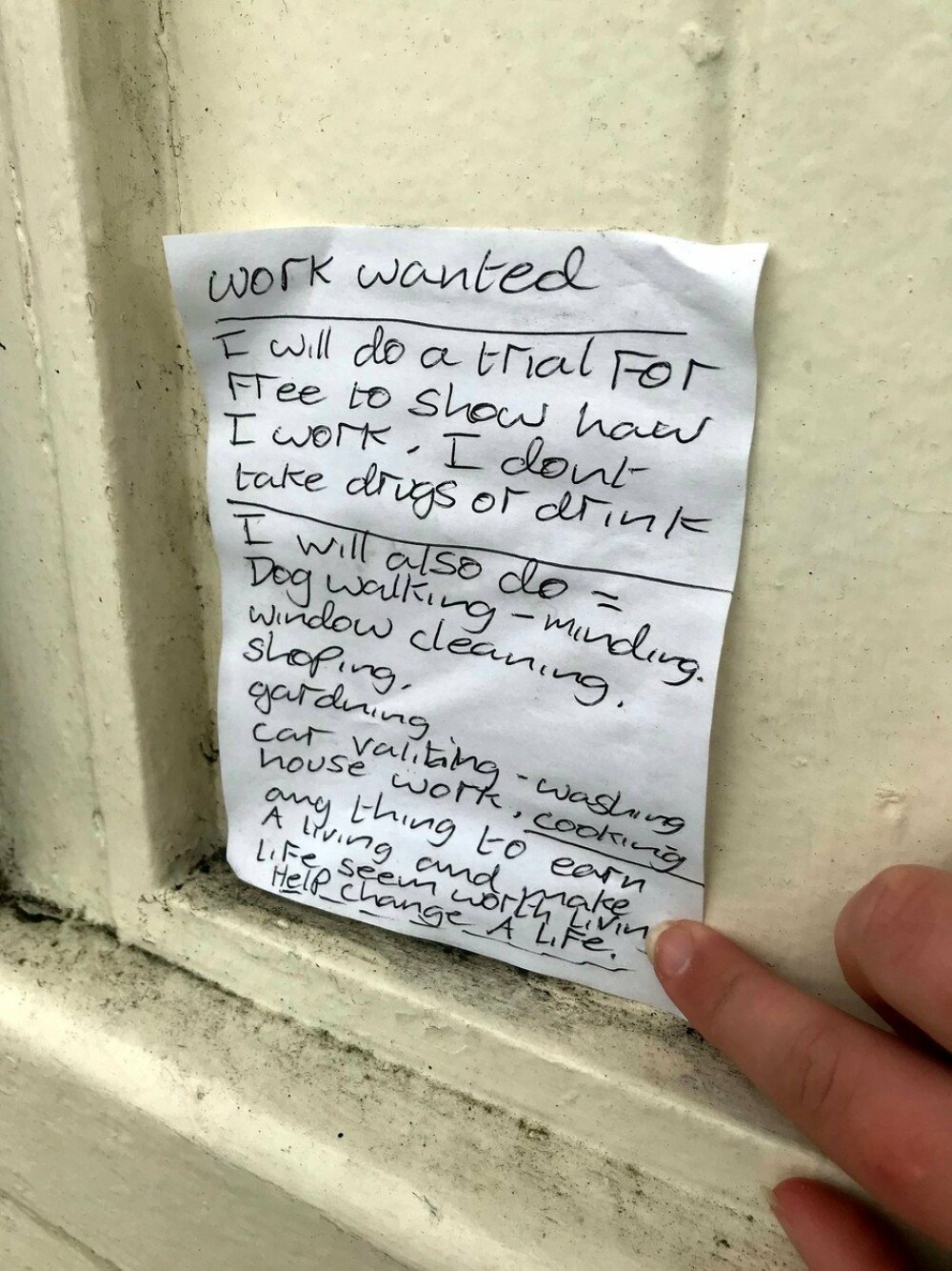Biletul emoţionant scris de un bărbat fără adăpost i-a adus o locuinţă - Imaginea 3