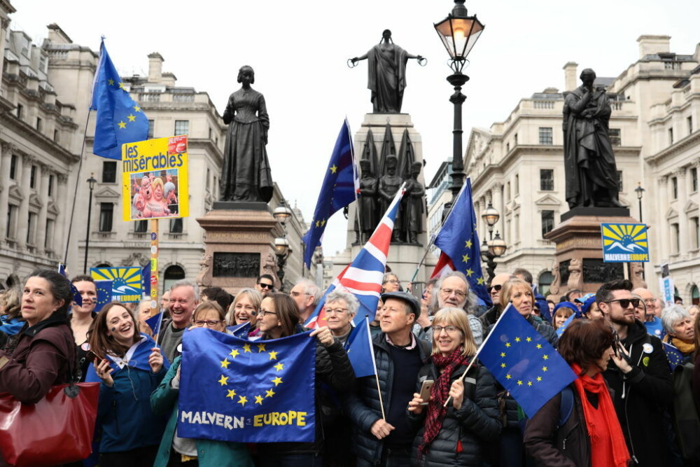 Protest cu un milion de oameni, la Londra. Ei cer un nou referendum pentru Brexit. VIDEO - Imaginea 9