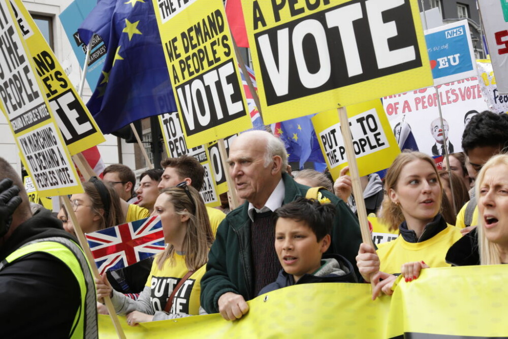 Protest cu un milion de oameni, la Londra. Ei cer un nou referendum pentru Brexit. VIDEO - Imaginea 8