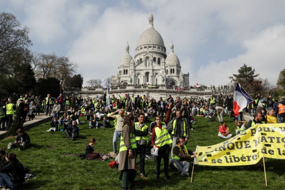 O nouă manifestaţie a „vestelor galbene” în Franţa. O femeie rănită grav și 31 de arestări - Imaginea 10