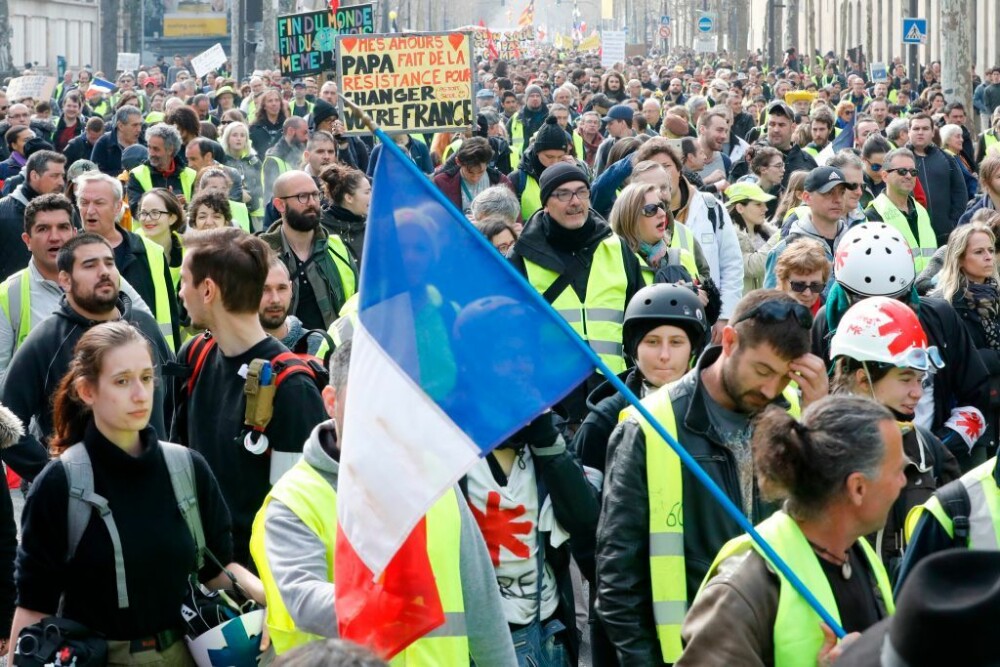 O nouă manifestaţie a „vestelor galbene” în Franţa. O femeie rănită grav și 31 de arestări - Imaginea 5