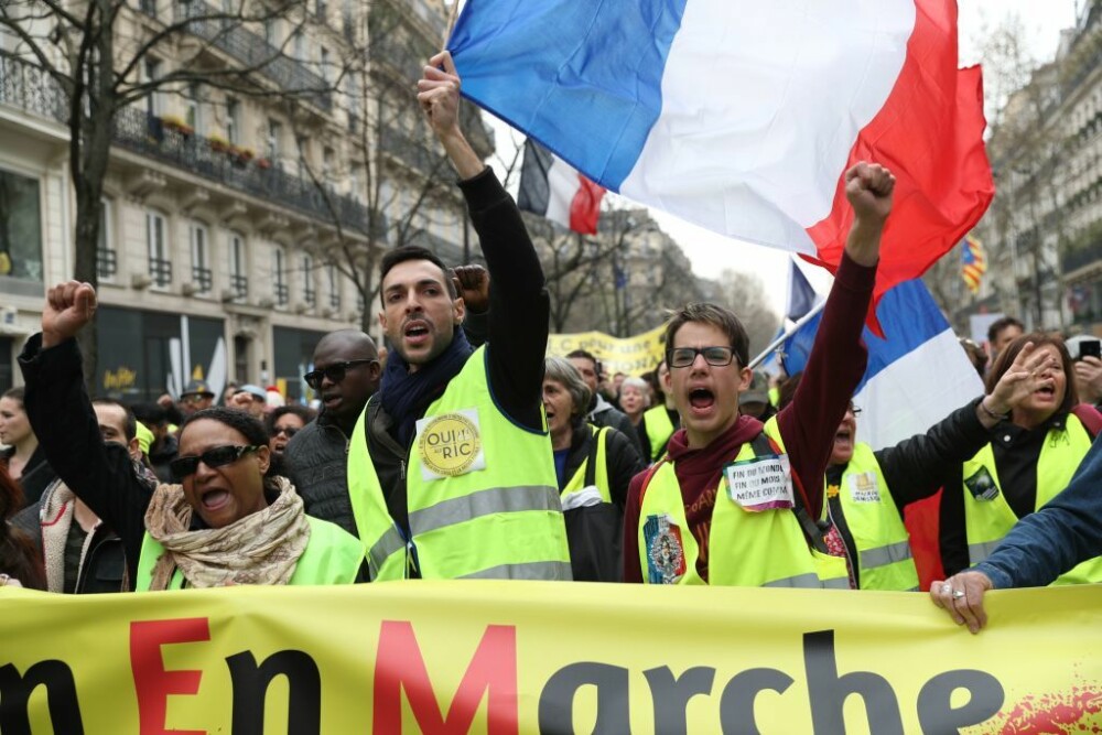 O nouă manifestaţie a „vestelor galbene” în Franţa. O femeie rănită grav și 31 de arestări - Imaginea 1