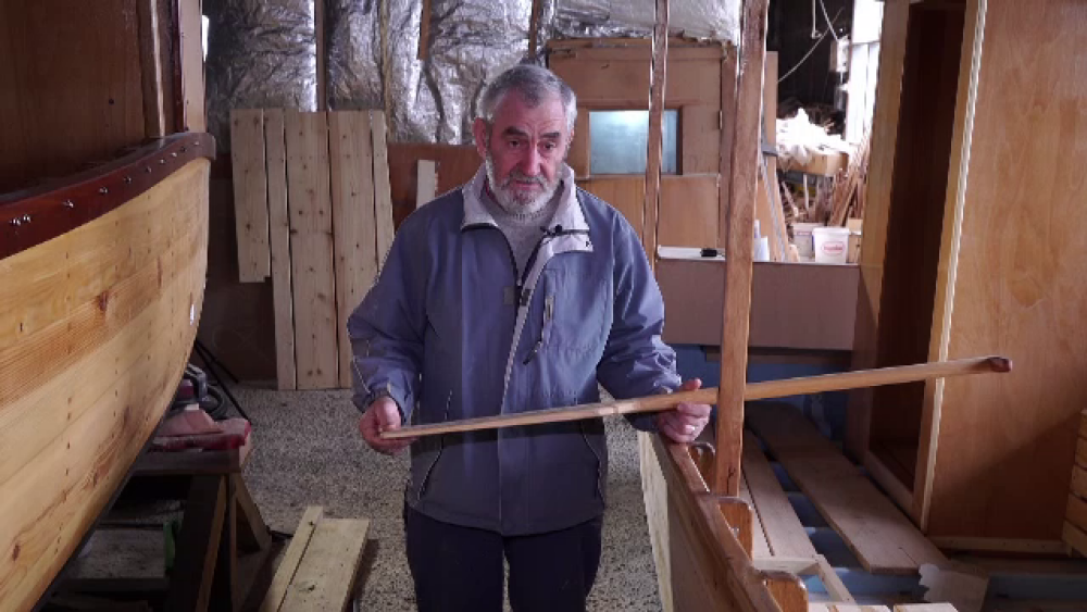Povestea ultimului marangoz din Deltă. Cât costă bărcile pe care le construiește - Imaginea 1