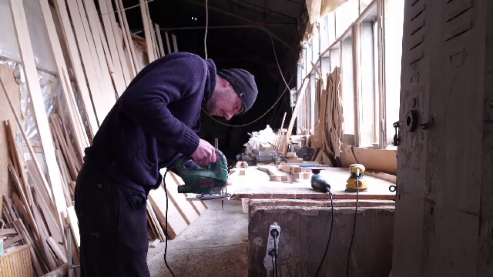 Povestea ultimului marangoz din Deltă. Cât costă bărcile pe care le construiește - Imaginea 3
