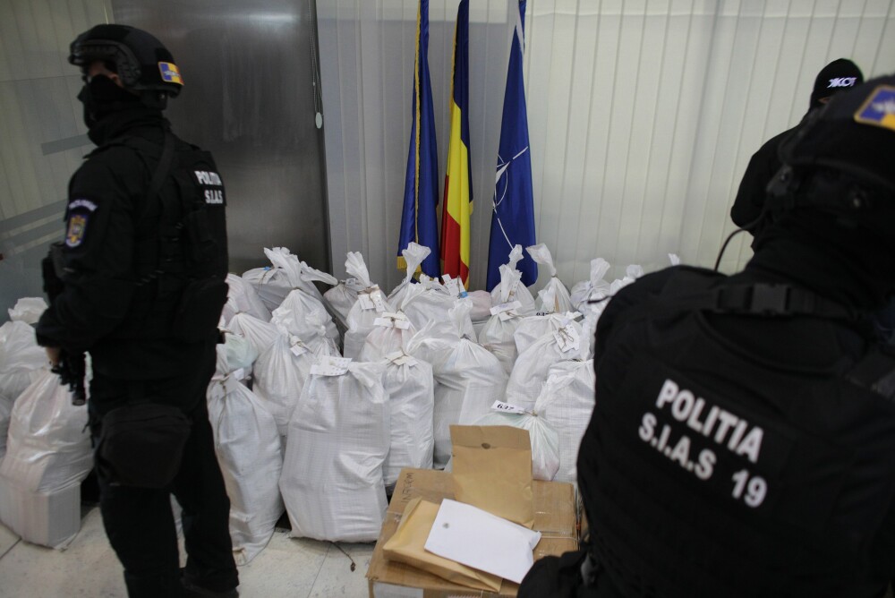 Sute de kilograme de cocaină ar putea pluti pe Marea Neagră. Ce riscă cei care le găsesc - Imaginea 9