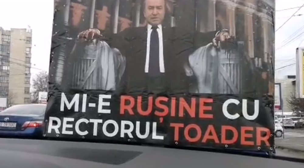Protest la Iași cu poza ministrului Justiției pe un camion: ”Mi-e rușine cu rectorul Toader” - Imaginea 4