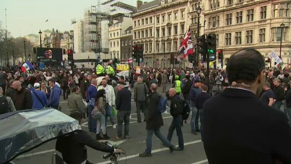 Mii de susținători ai Brexit au protestat după votul negativ din Parlament: ”Ruşine să vă fie!” - Imaginea 2