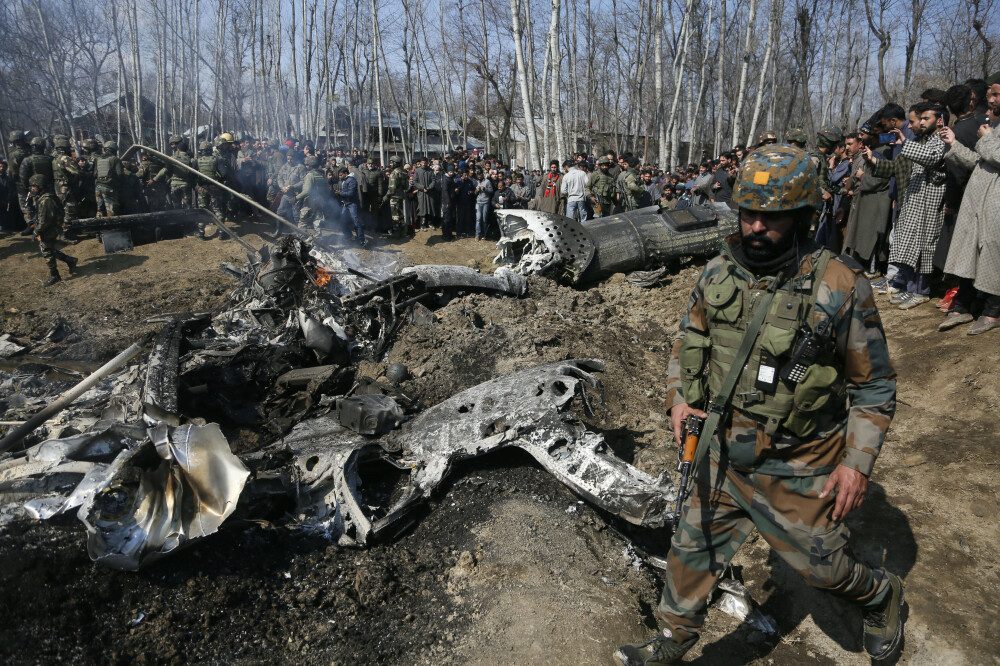 Scandal în India. Armata și-ar fi doborât din greșeală un elicopter, omorând 7 oameni - Imaginea 9