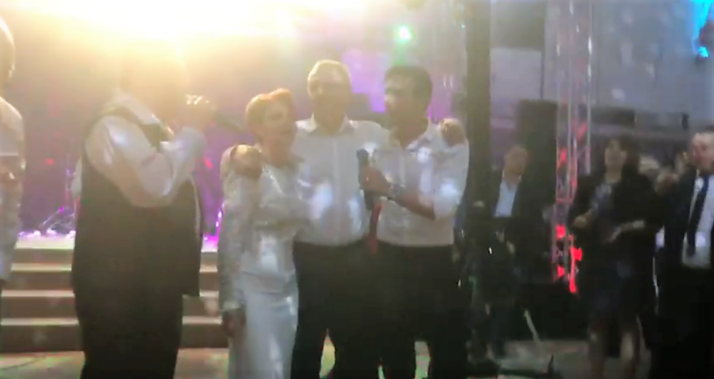 VIDEO cu Dragnea la nunta Olguței Vasilescu, la 7 zile după ce a avut ”dureri măricele” - Imaginea 1
